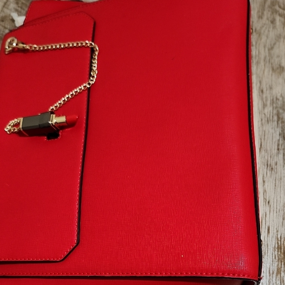 Chic Red Handbag with Gold Accents - Picture 3 of 13